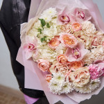 Букет сборный из роз, орхидеи, гортензии и диантусов, сентиментальный xxl